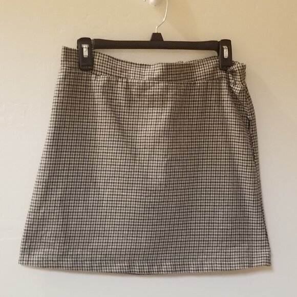 American Eagle Outfitters Dresses & Skirts - American Eagle Mini skirt Houndstooth Stretch Size Medium
